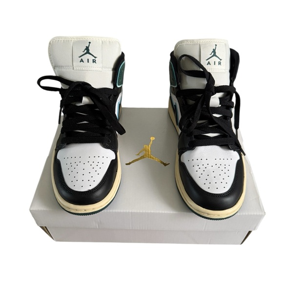 NIB Air Jordan 1 Mid SE - Picture 4 of 8